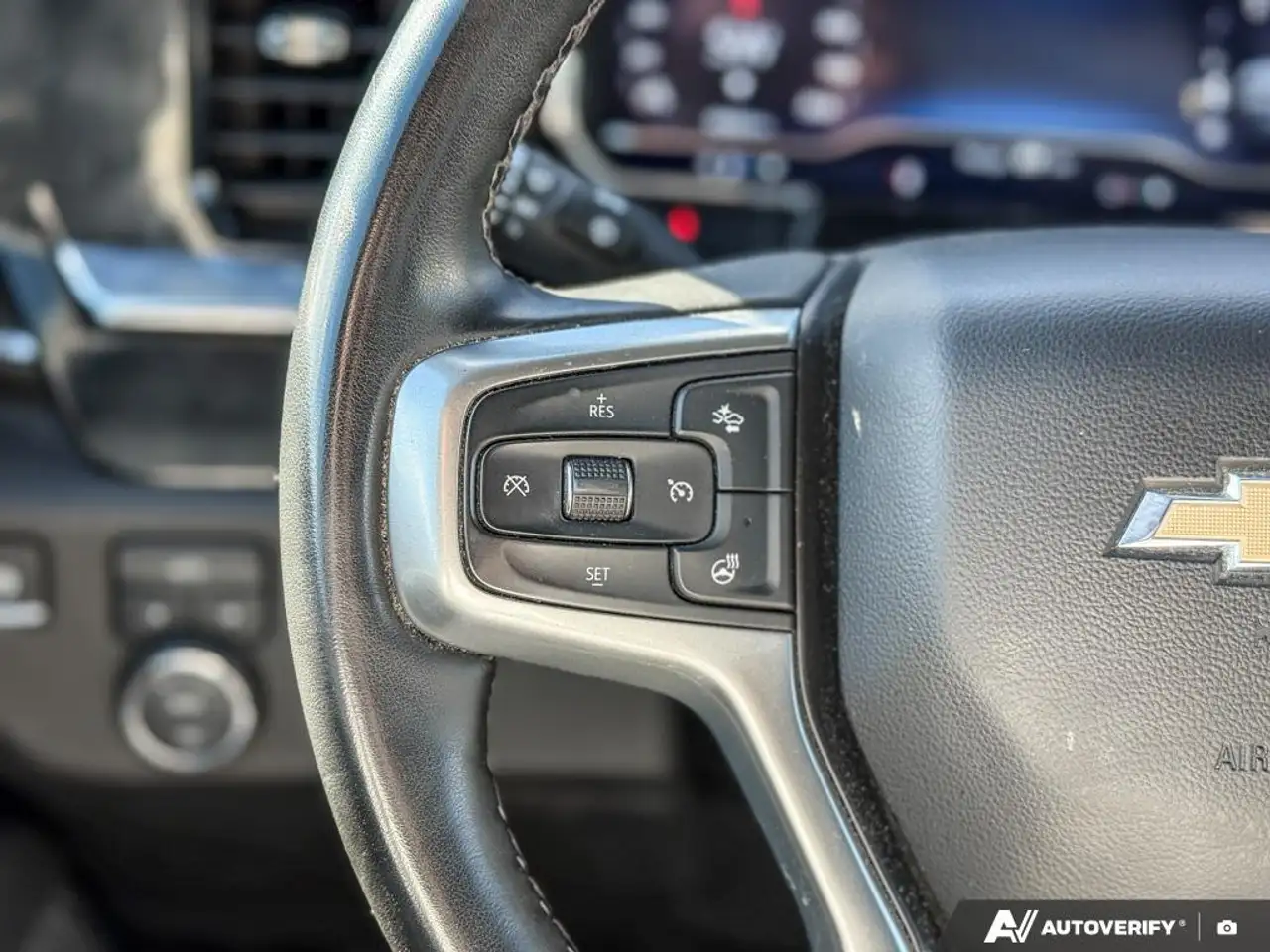 Chevrolet Silverado 1500 - Image 17
