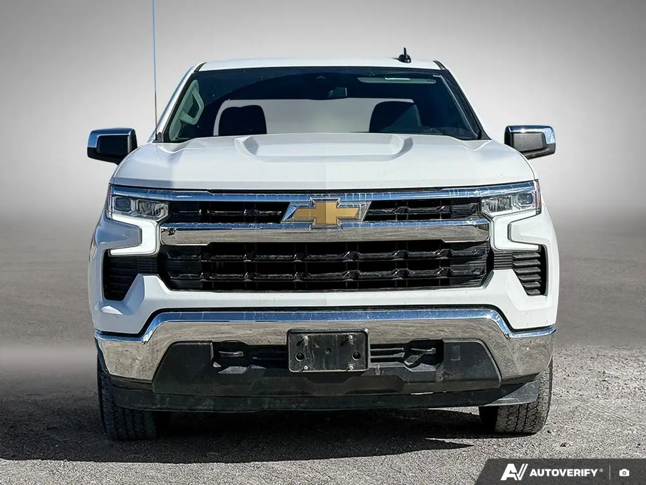 Chevrolet Silverado 1500 - Image 2