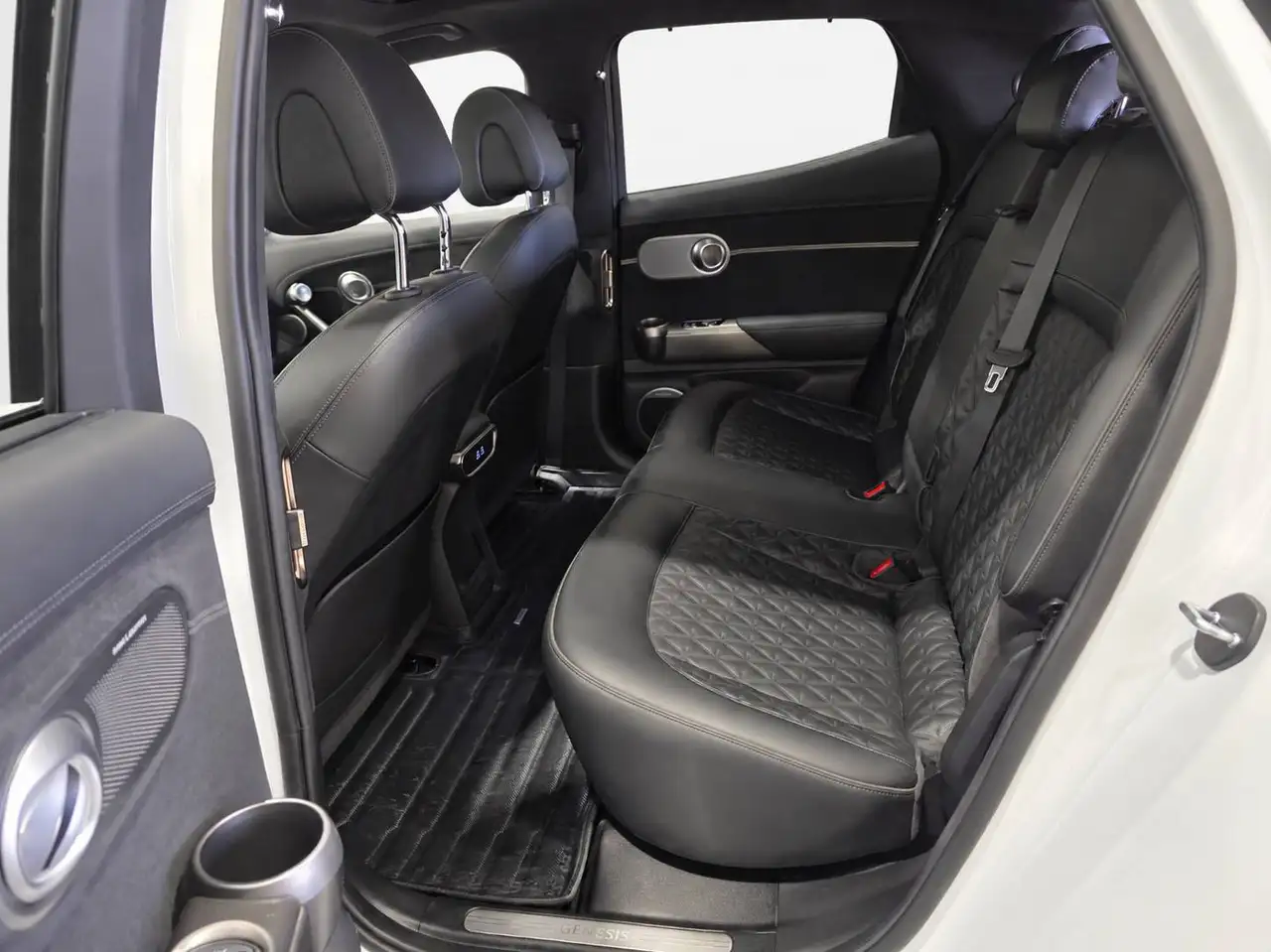 Genesis GV60 - Image 32