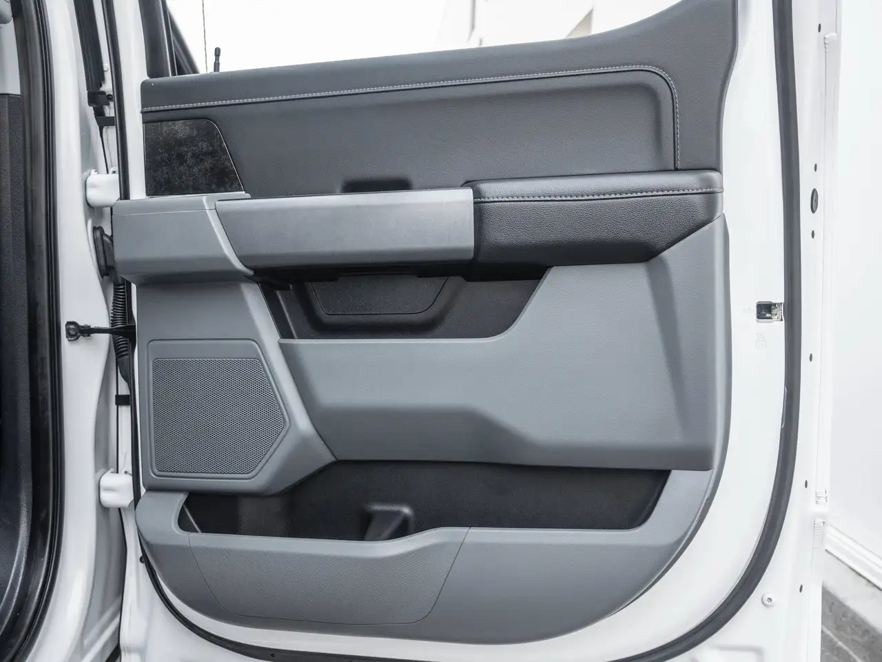 Ford F-150 - Image 27