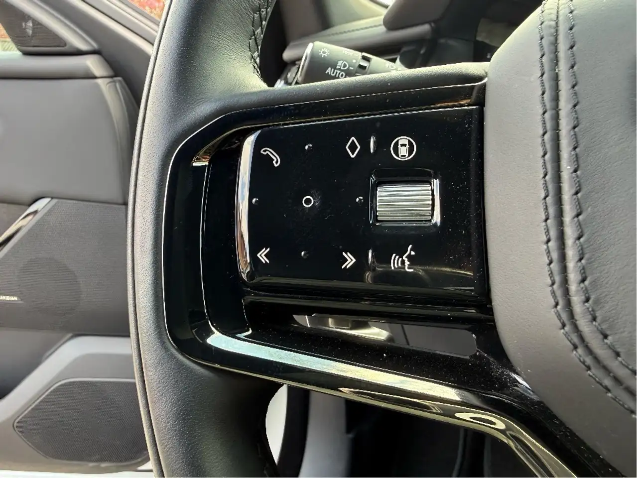 Land Rover Range Rover Velar - Image 14