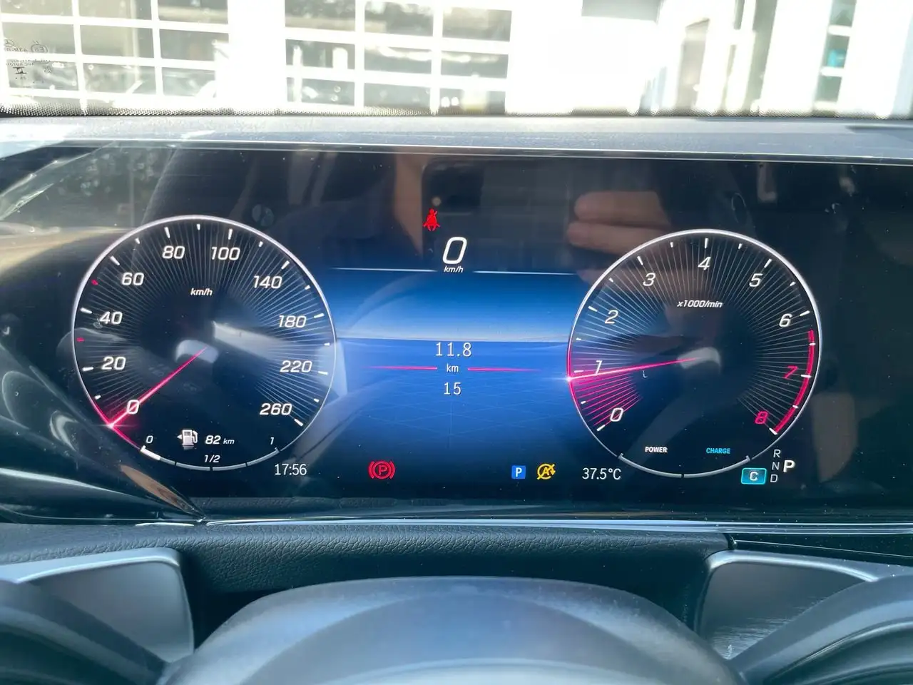 Mercedes-Benz GLB - Image 23