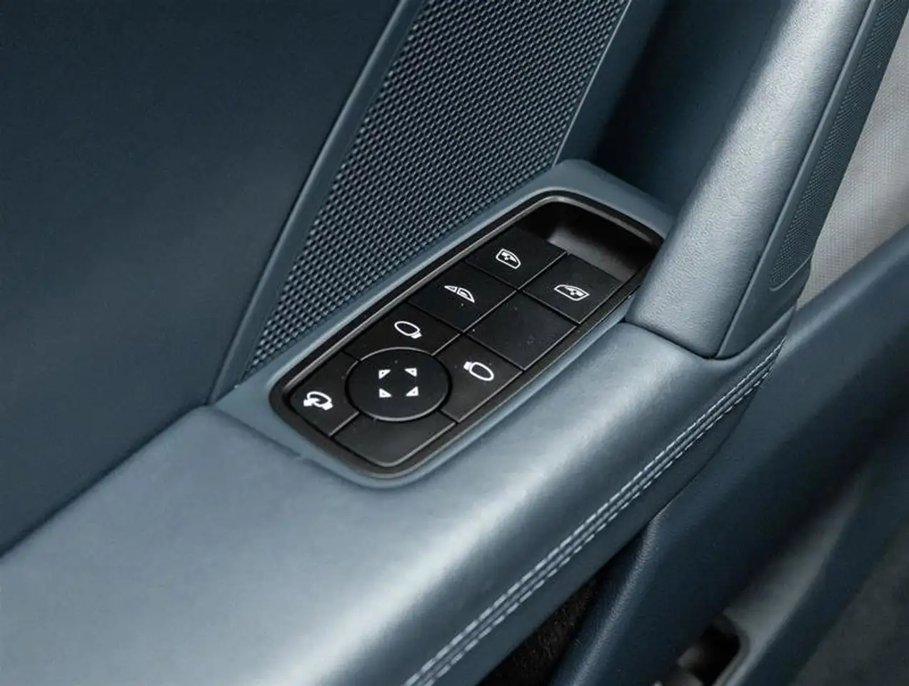 Porsche 911 - Image 34