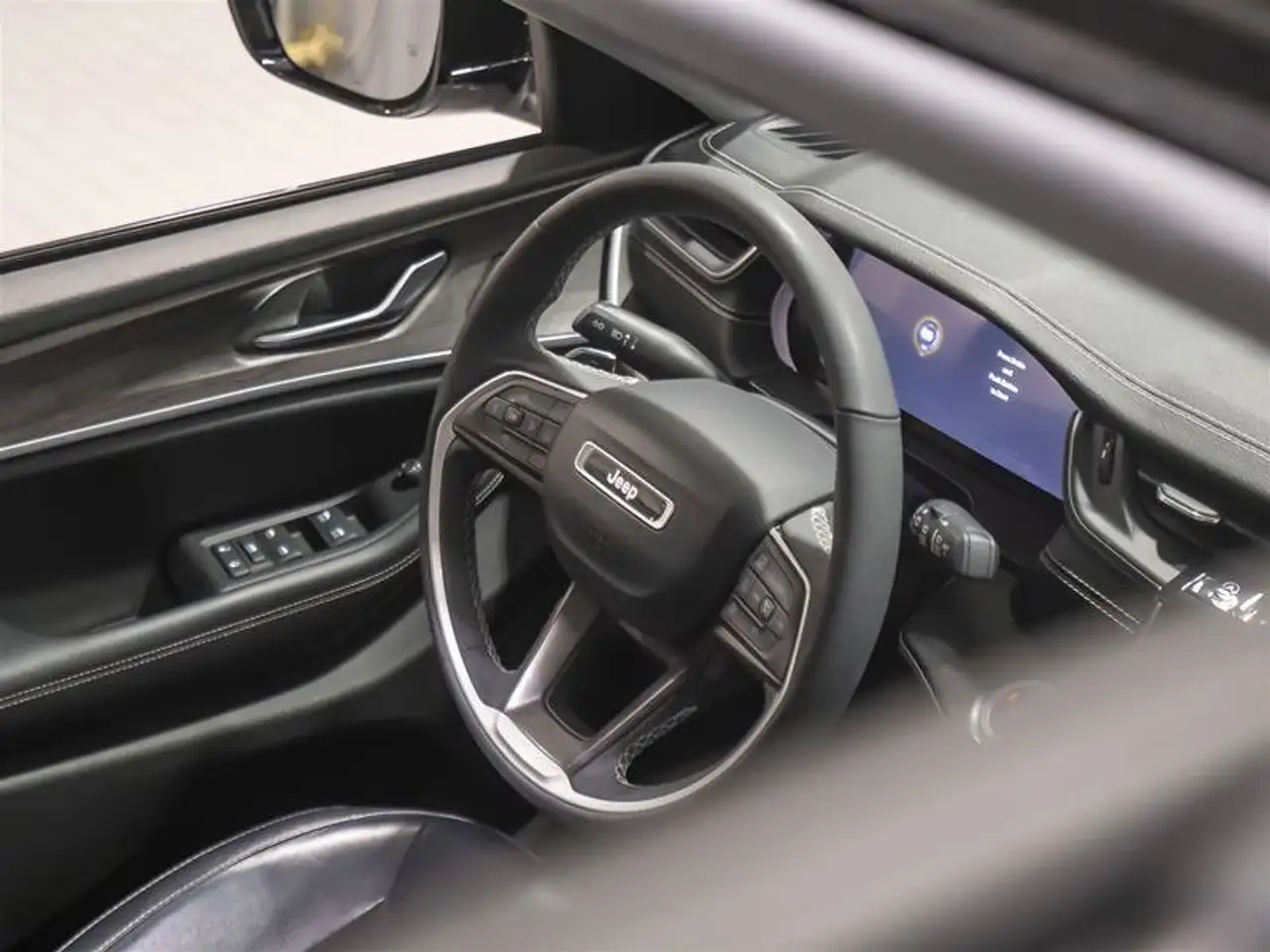 Jeep Grand Cherokee - Image 12