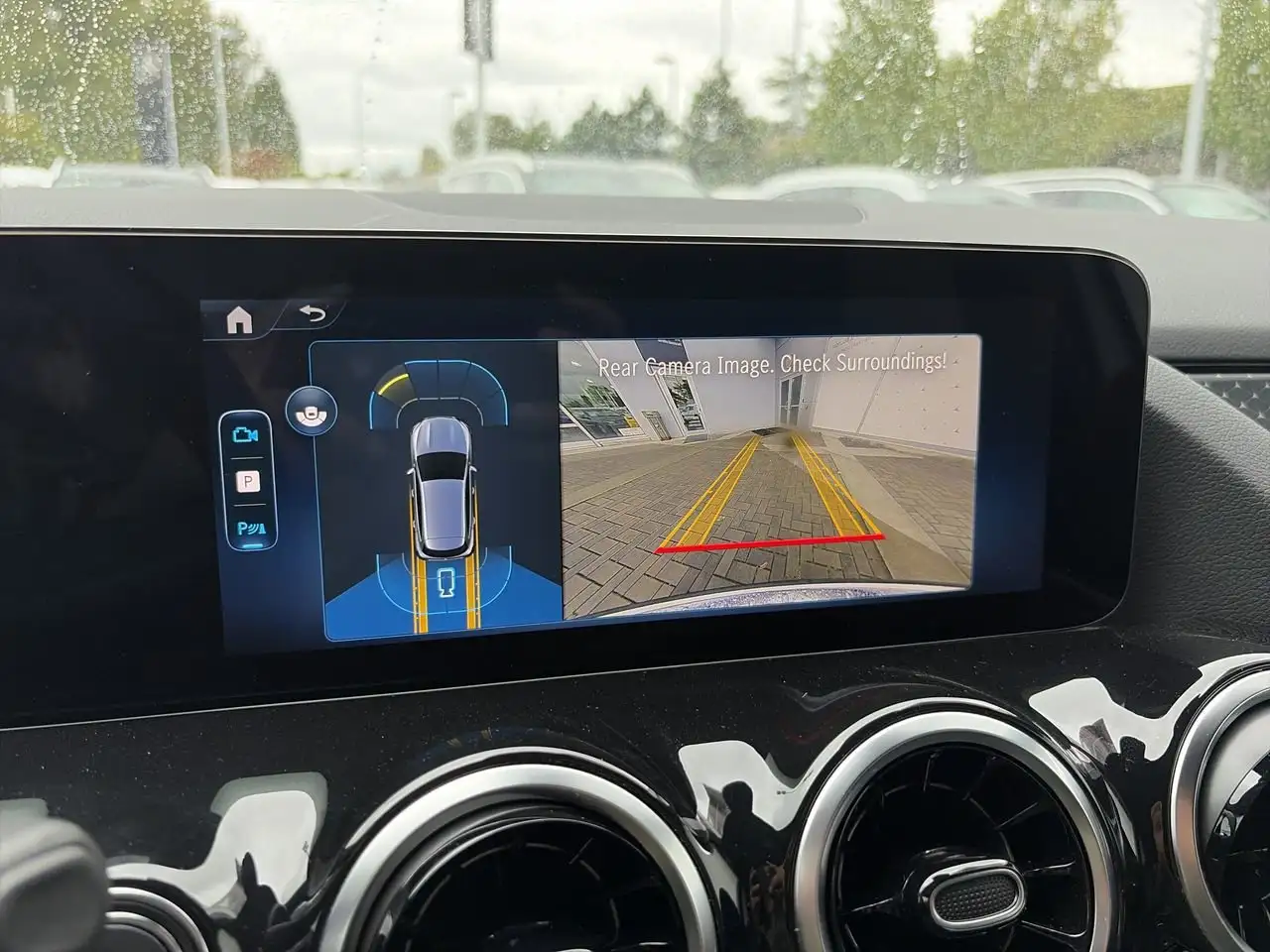 Mercedes-Benz GLA - Image 25