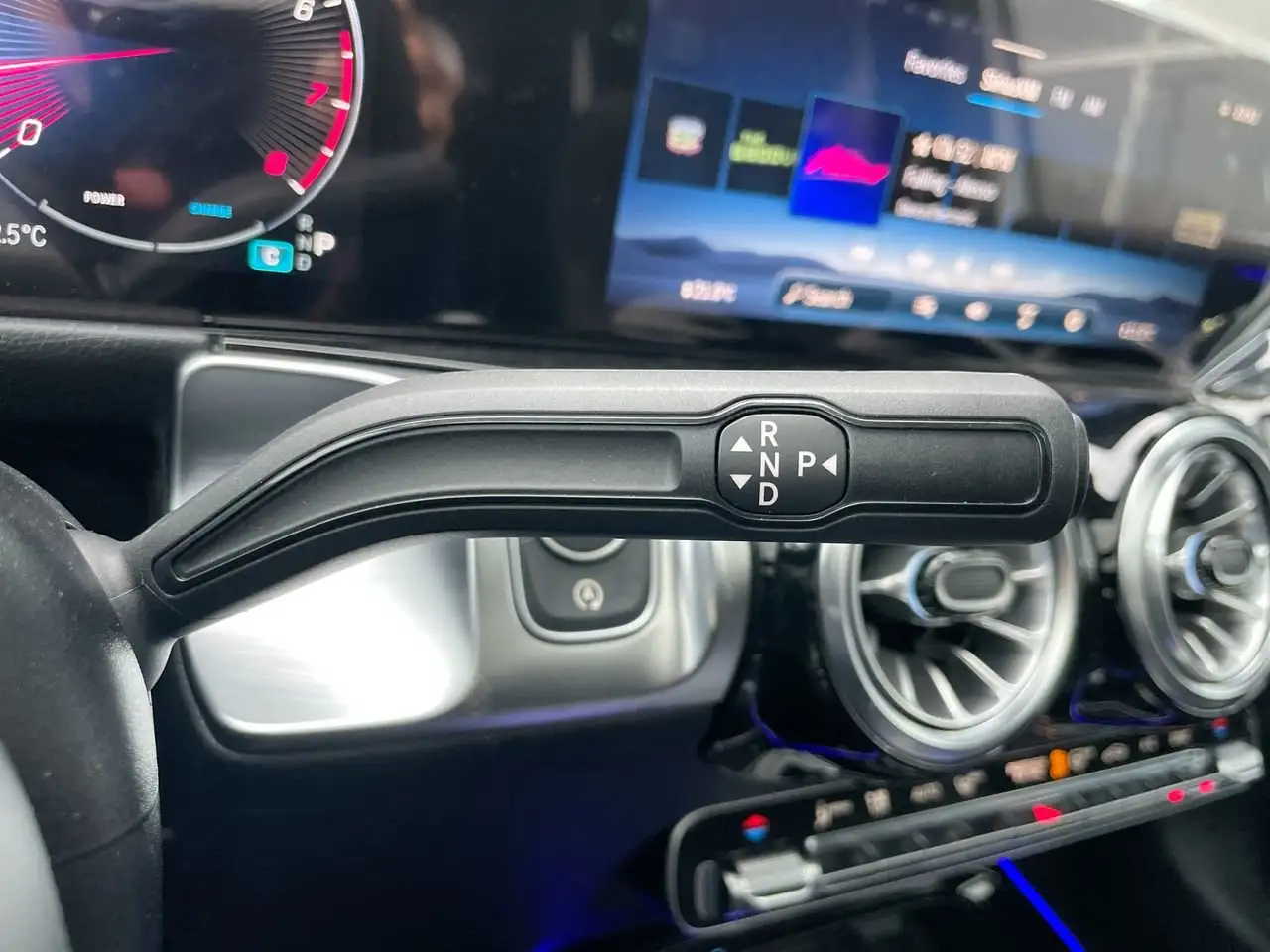 Mercedes-Benz GLB - Image 28