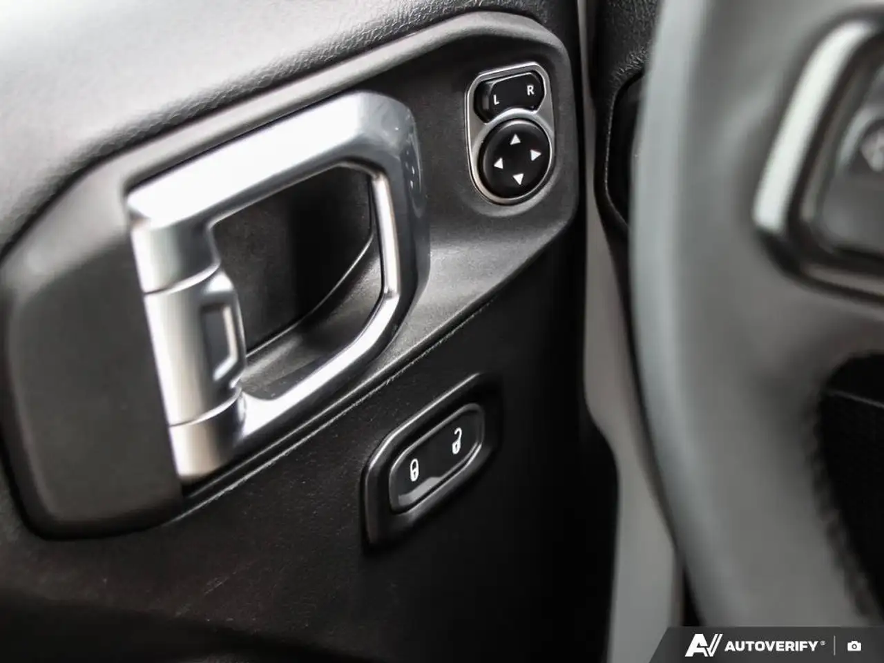 Jeep Wrangler - Image 17
