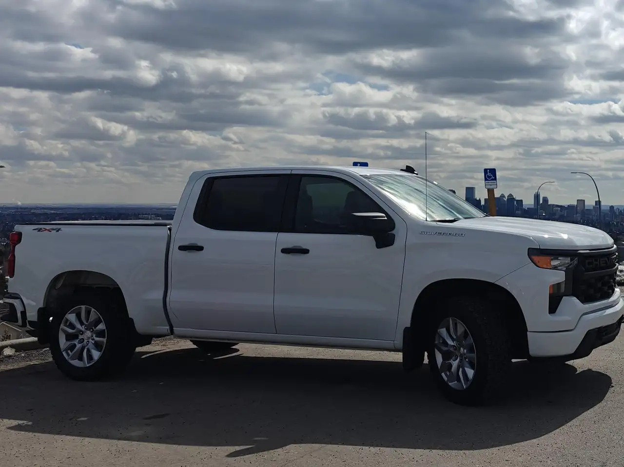Chevrolet Silverado 1500 - Image 3