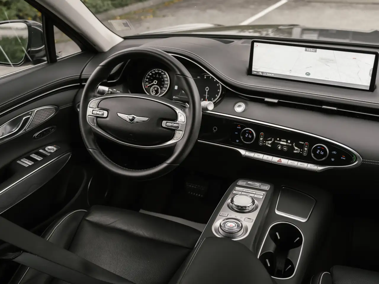 Genesis GV70 - Image 14