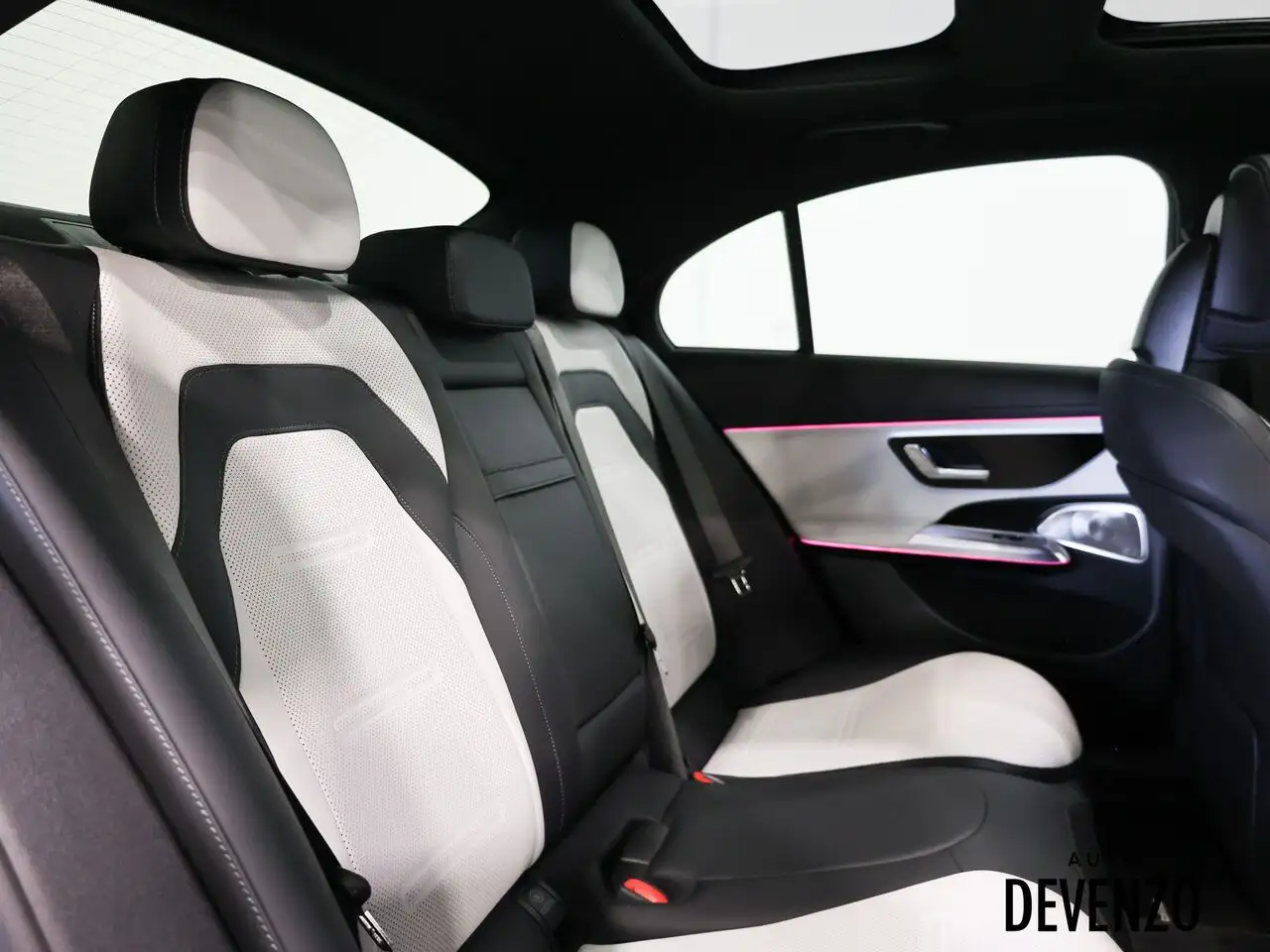 Mercedes-Benz E-Class - Image 10