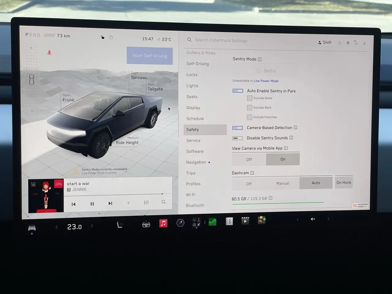 Tesla Cybertruck - Image 40