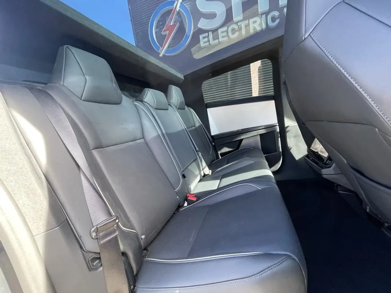 Tesla Cybertruck - Image 21