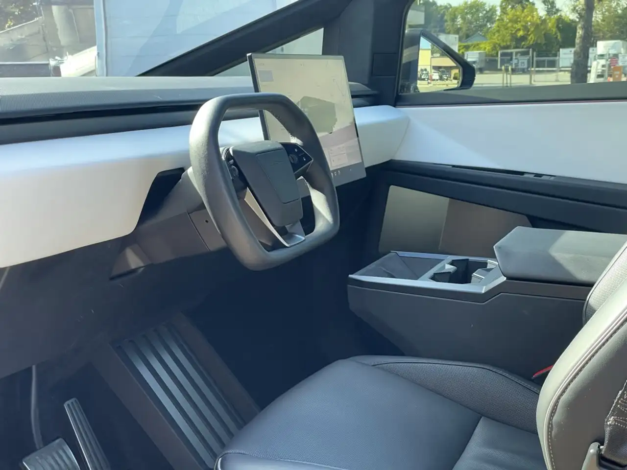 Tesla Cybertruck - Image 16