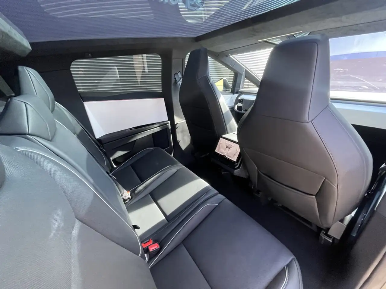Tesla Cybertruck - Image 22