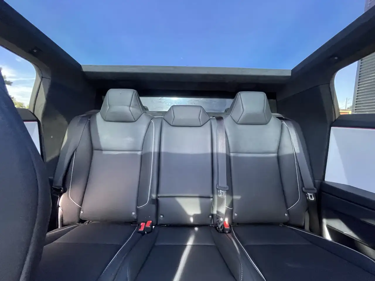 Tesla Cybertruck - Image 20