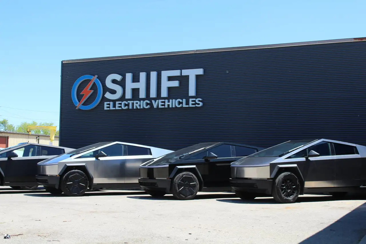 Tesla Cybertruck - Image 45