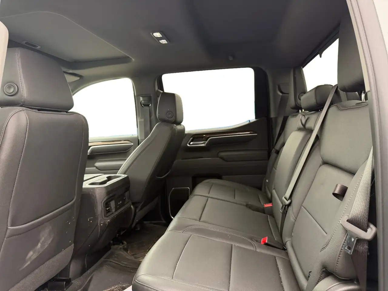 Chevrolet Silverado 1500 - Image 8