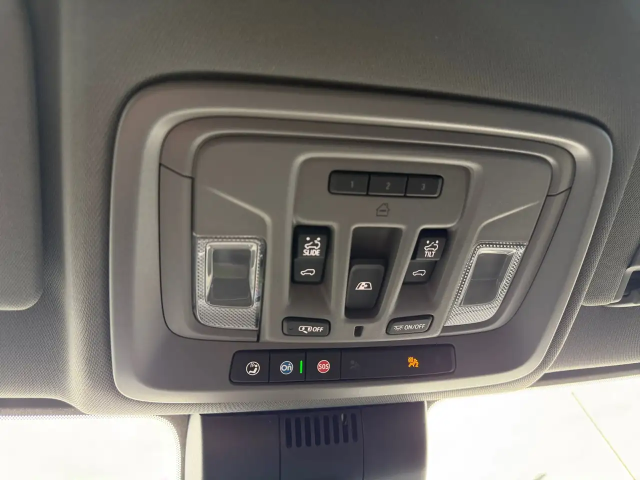 Chevrolet Silverado 1500 - Image 20