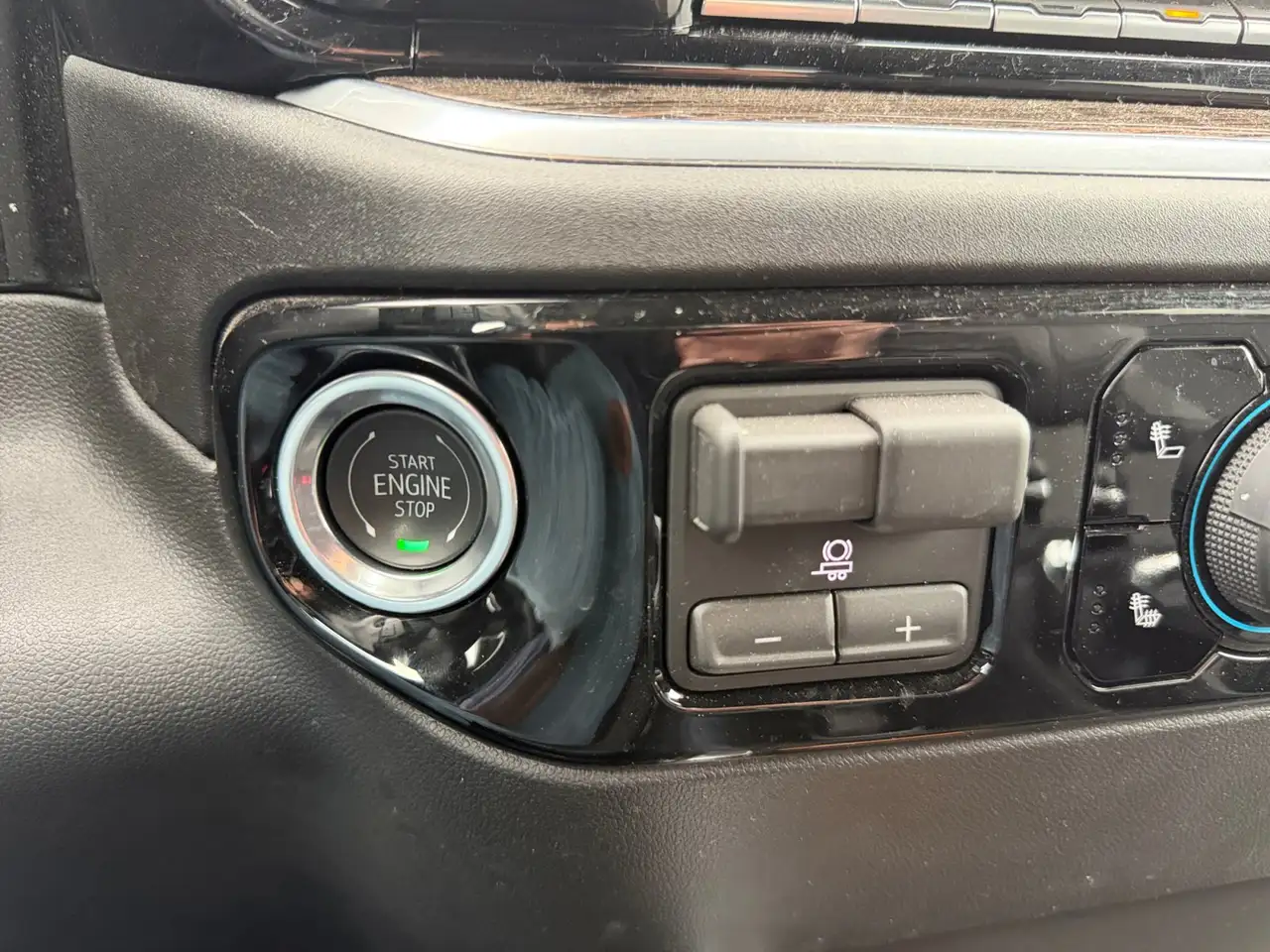Chevrolet Silverado 1500 - Image 21