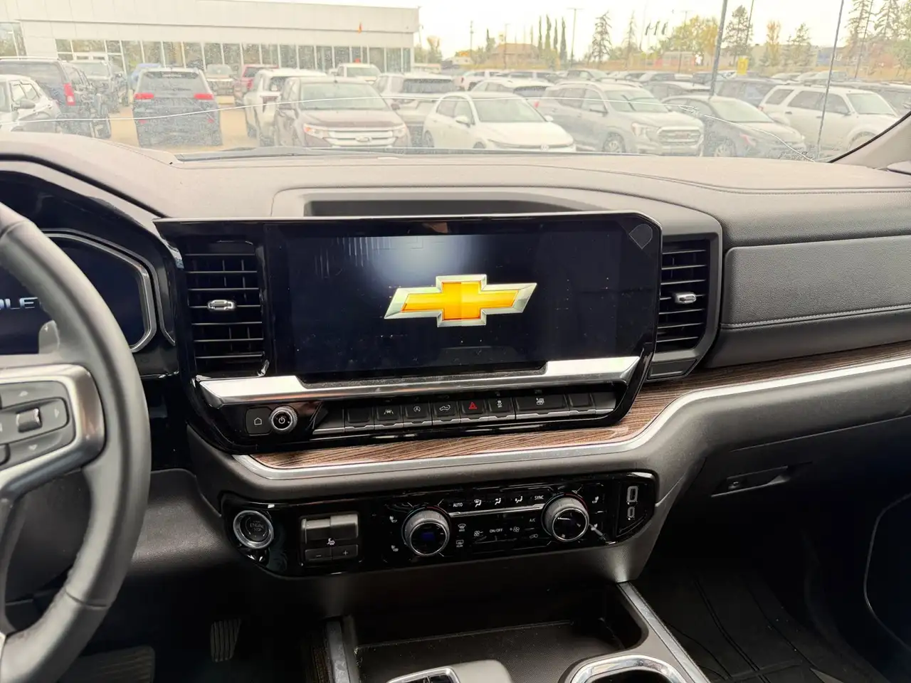 Chevrolet Silverado 1500 - Image 15