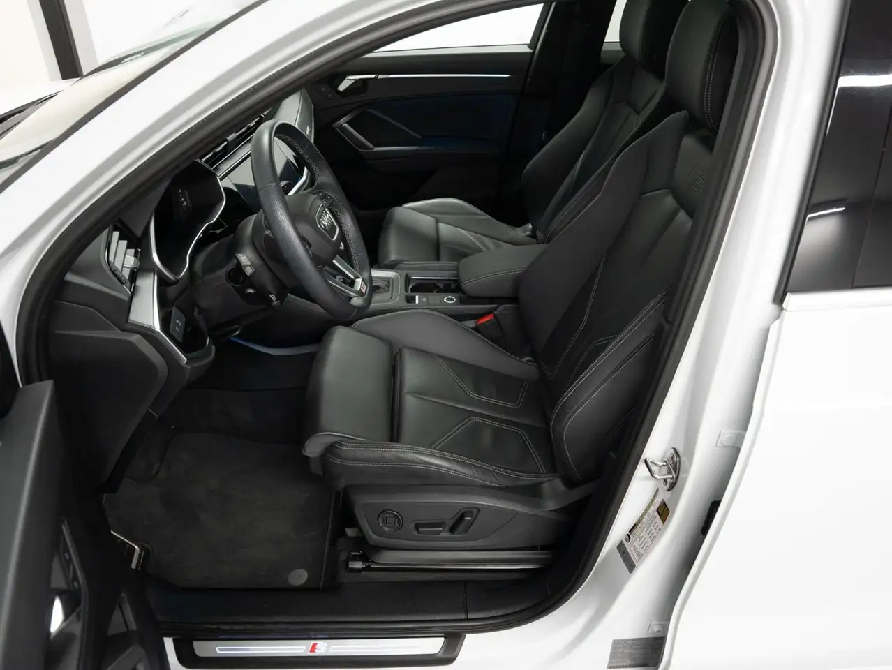 Audi Q3 - Image 14