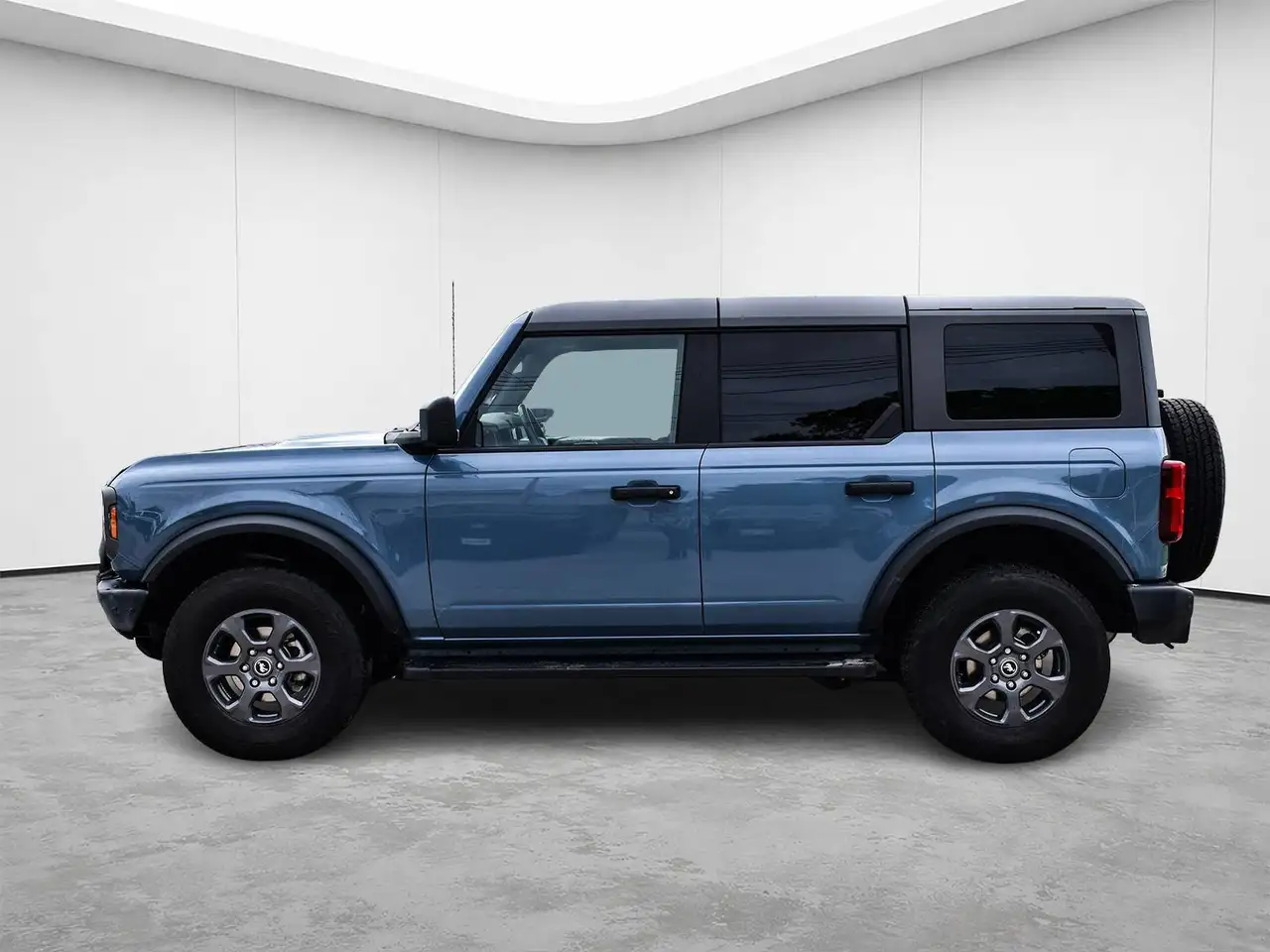 Ford Bronco - Image 3