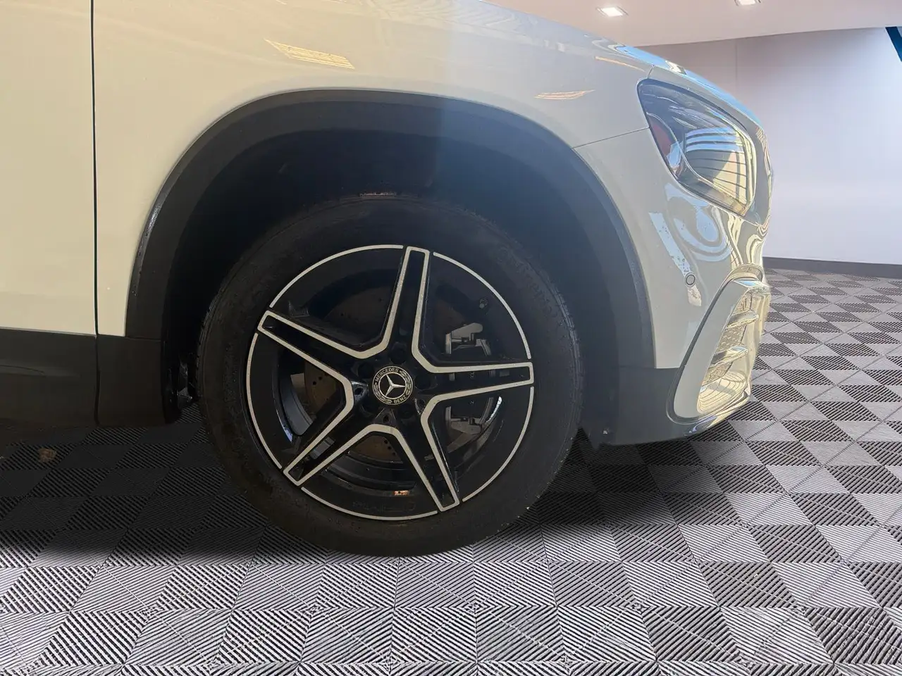 Mercedes-Benz GLB - Image 3