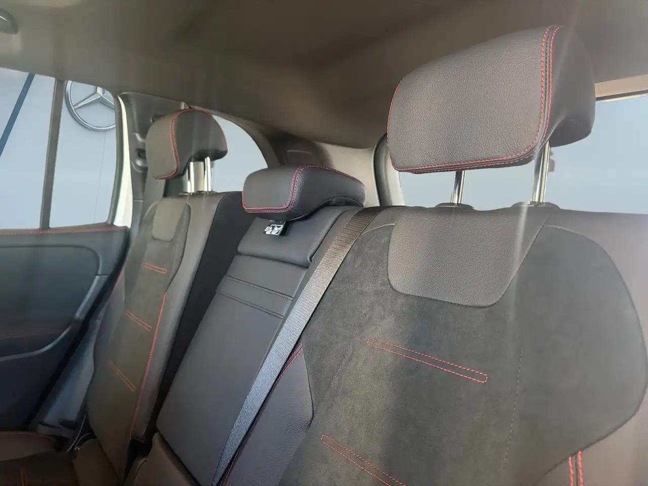 Mercedes-Benz GLB - Image 16