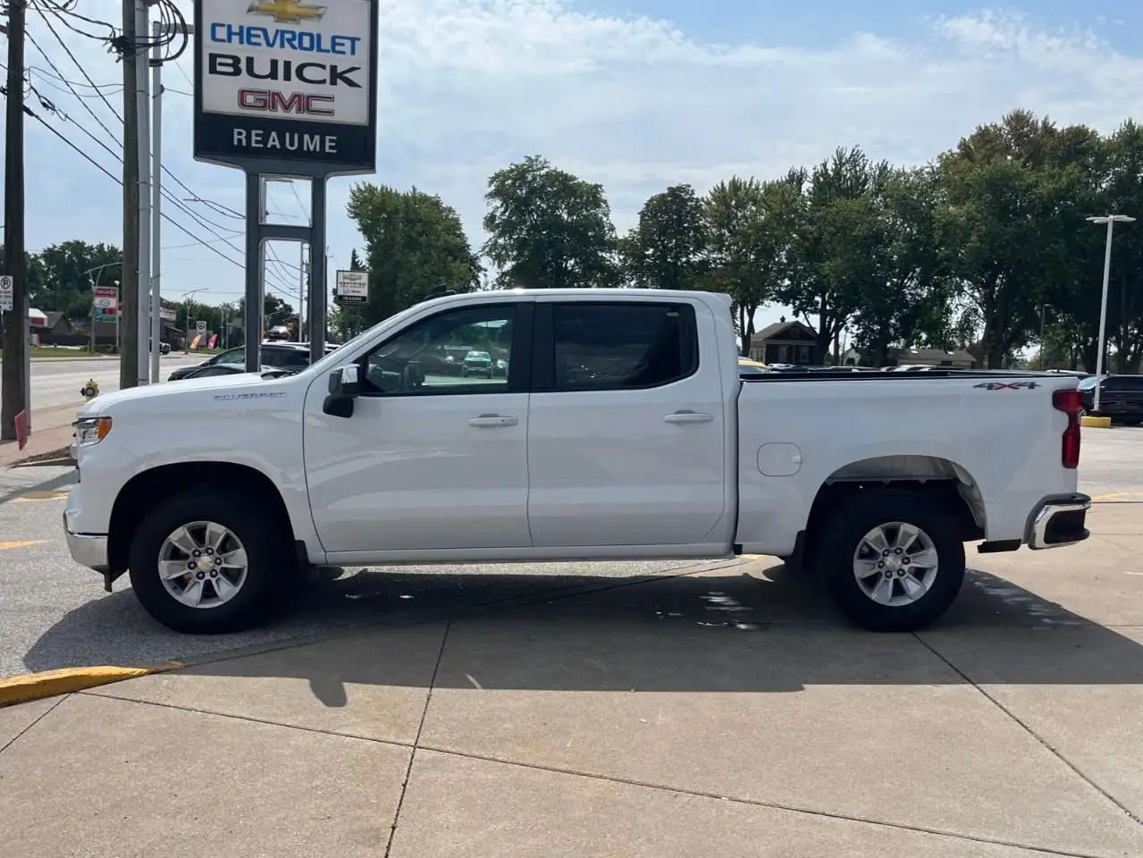 Chevrolet Silverado 1500 - Image 8