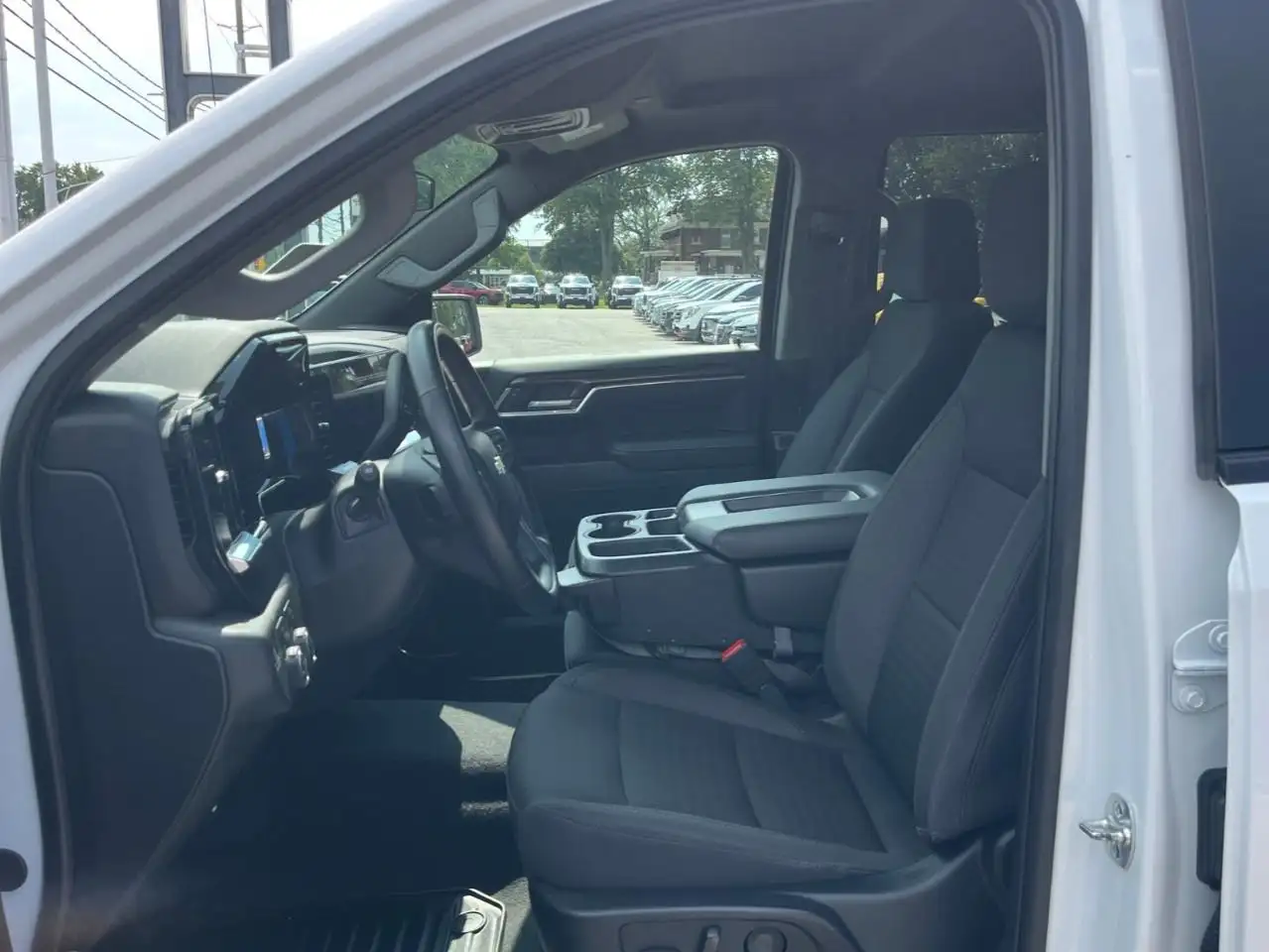 Chevrolet Silverado 1500 - Image 14