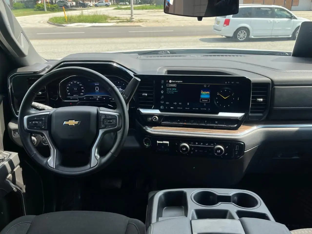 Chevrolet Silverado 1500 - Image 12