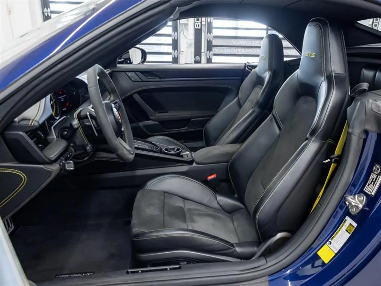 Porsche 911 - Image 11