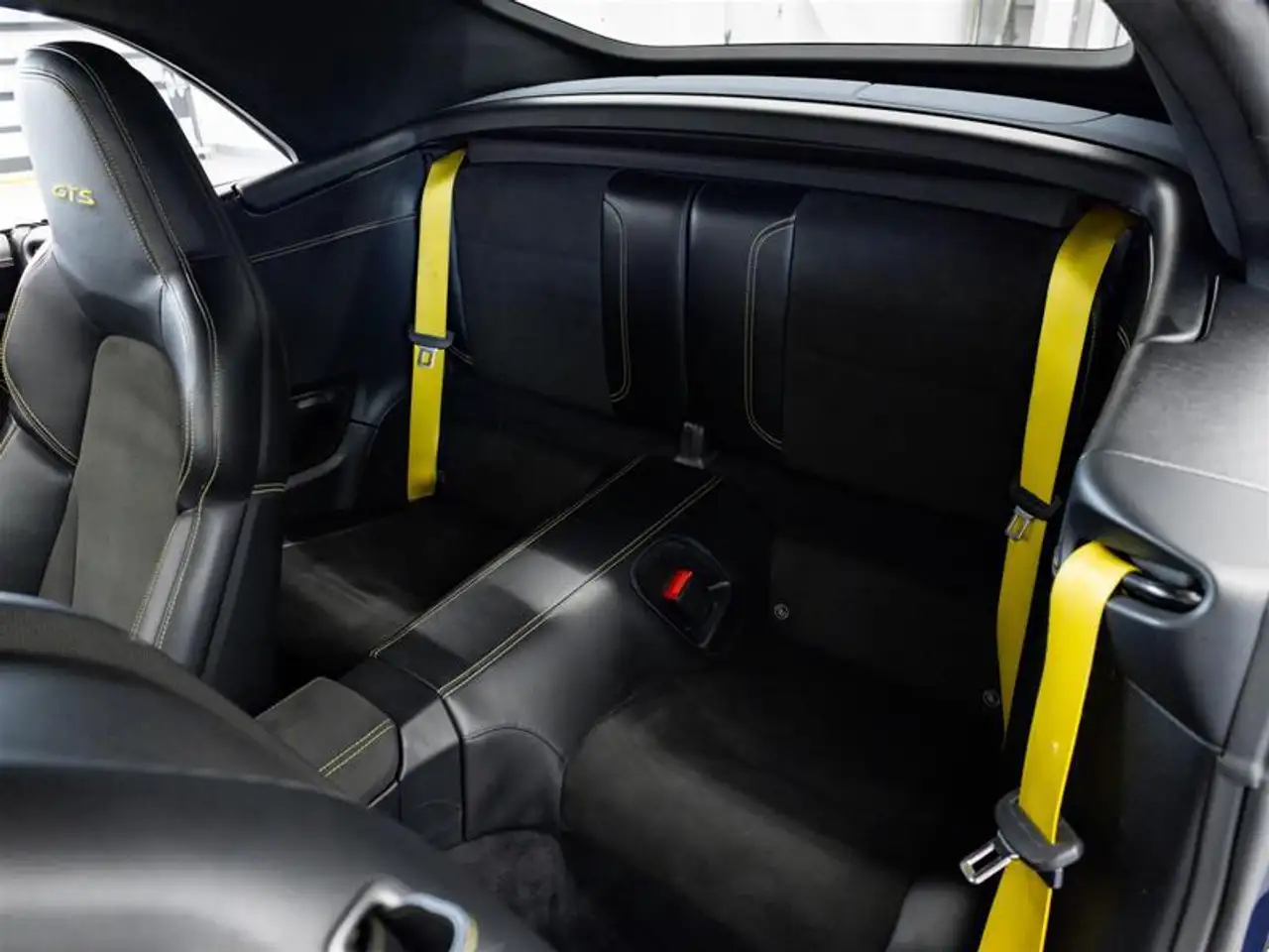 Porsche 911 - Image 38