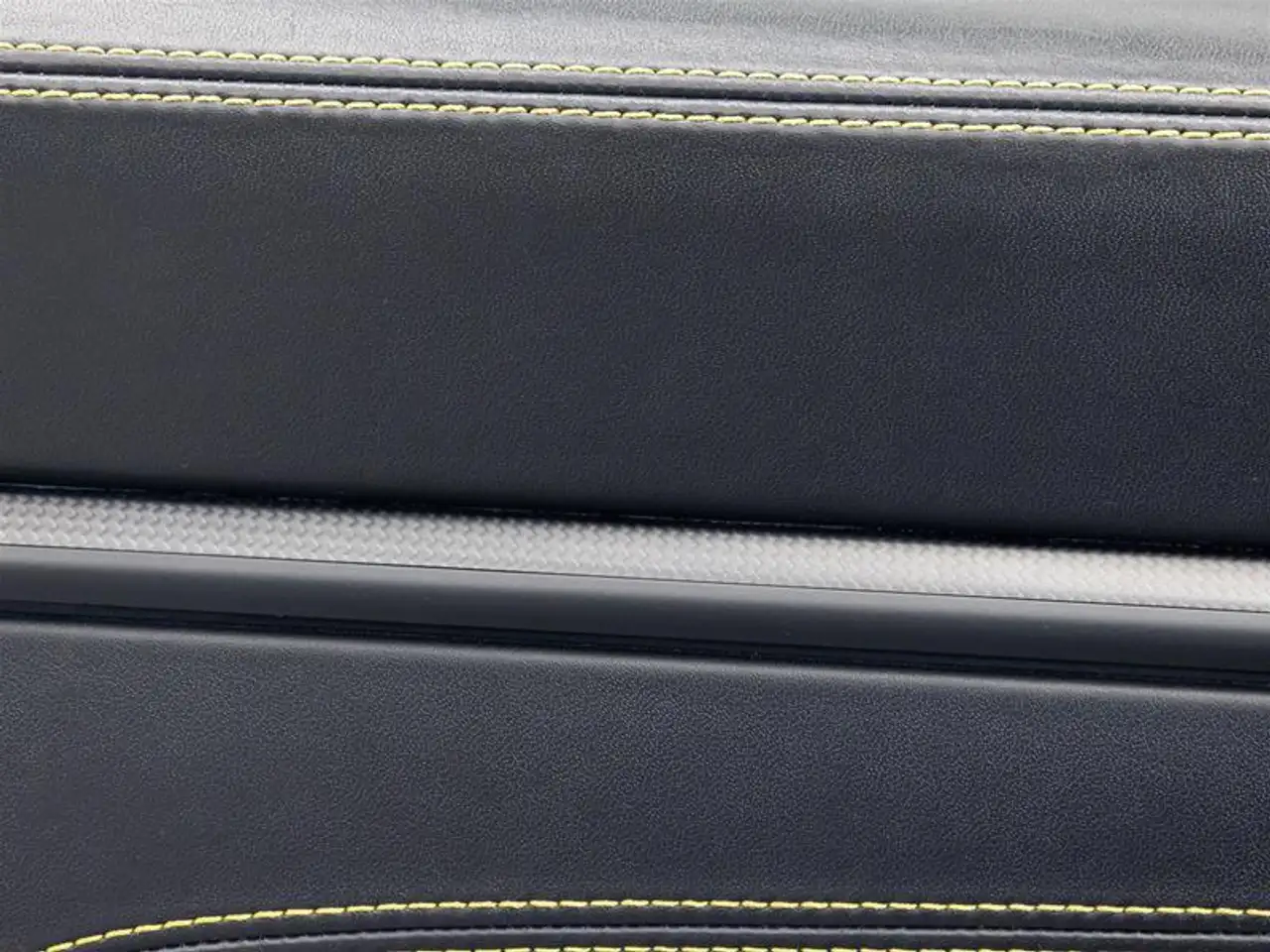 Porsche 911 - Image 22
