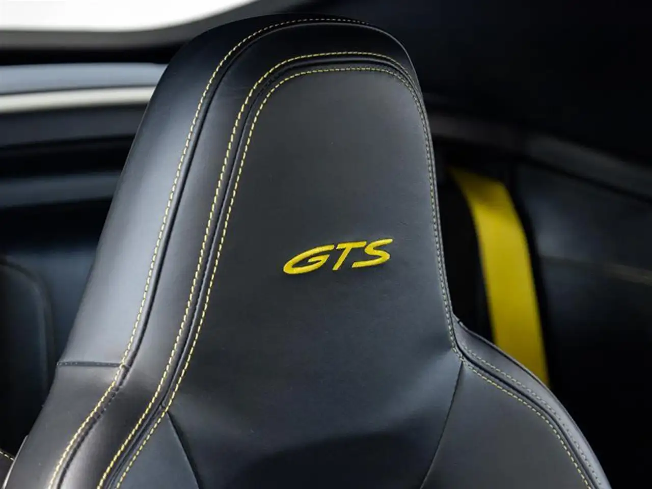 Porsche 911 - Image 37