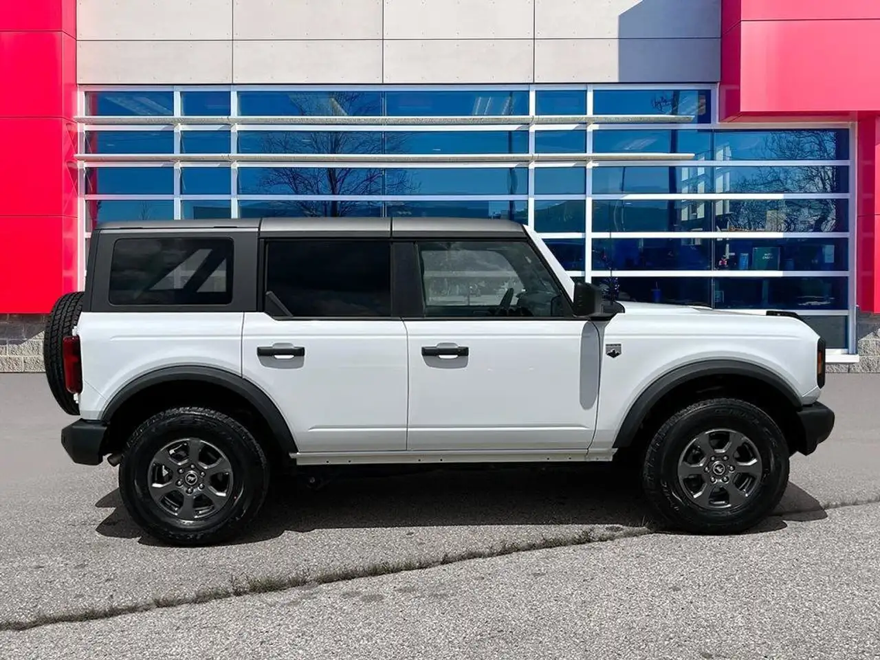 Ford Bronco - Image 6
