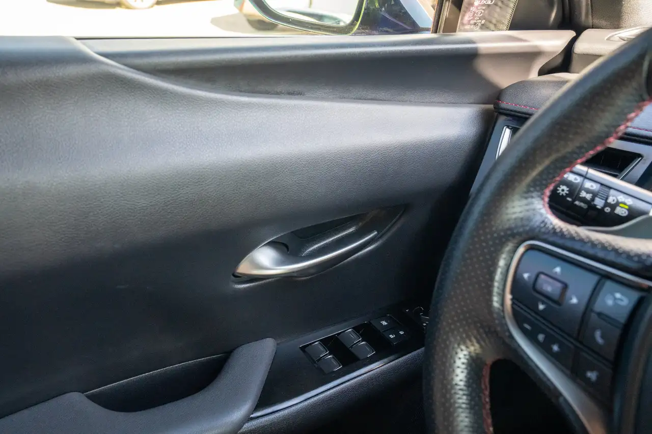 Lexus UX - Image 30