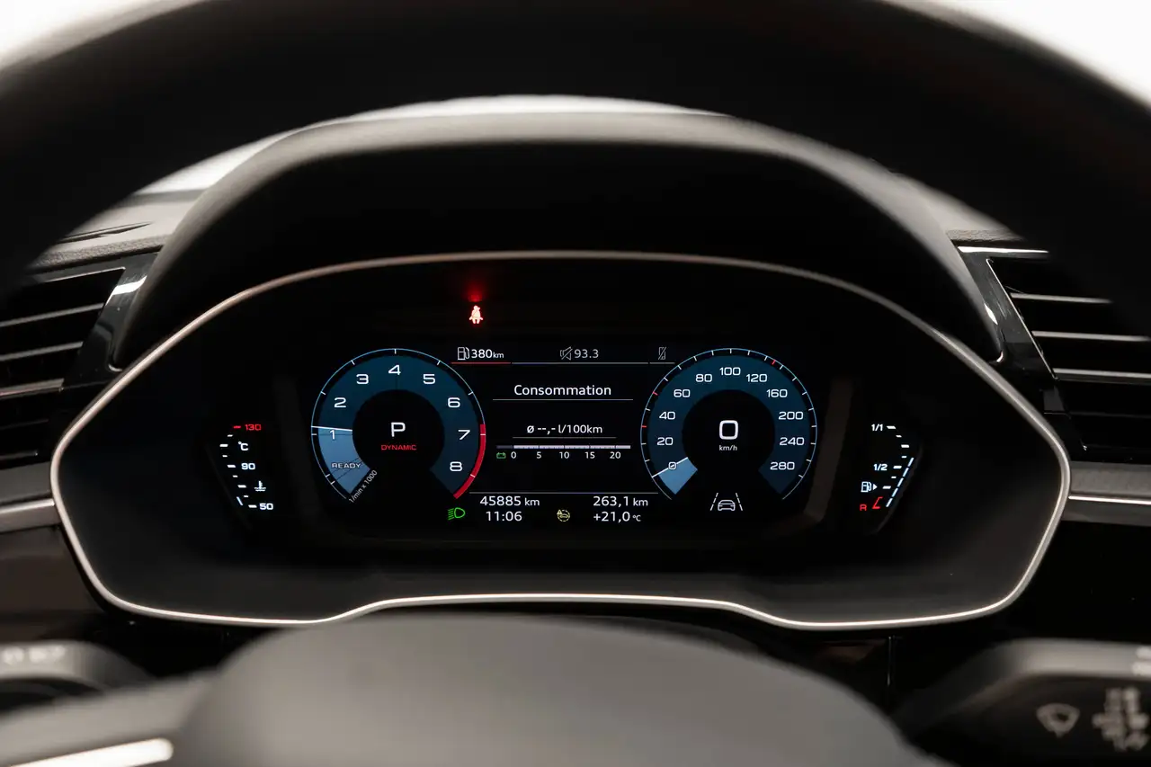 Audi Q3 - Image 6