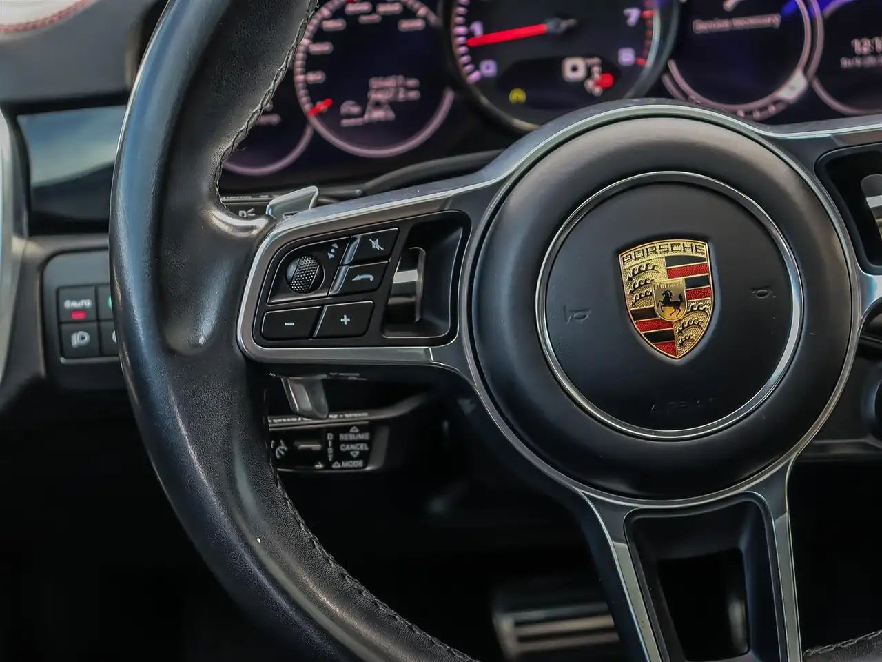 Porsche Cayenne - Image 18