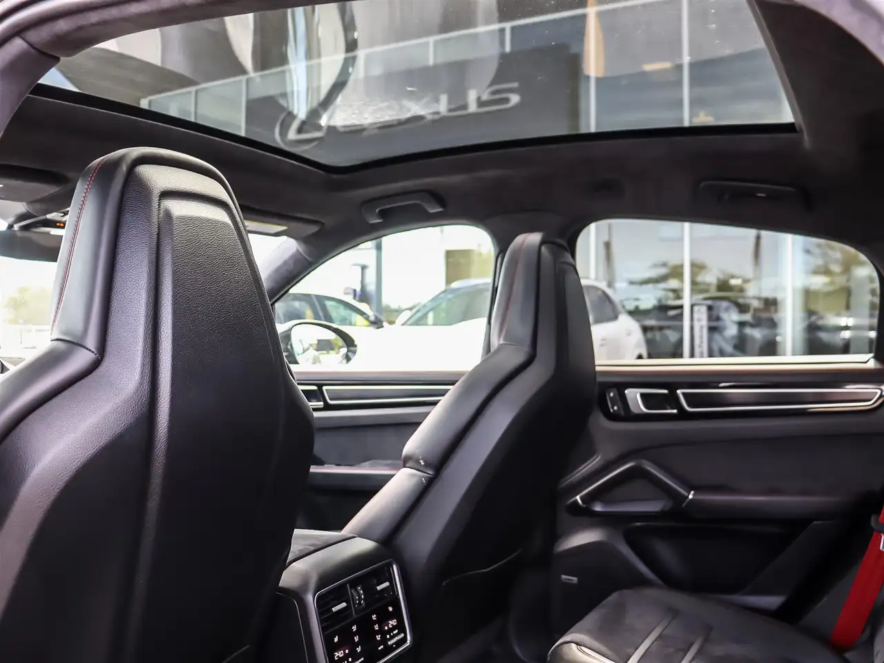 Porsche Cayenne - Image 13
