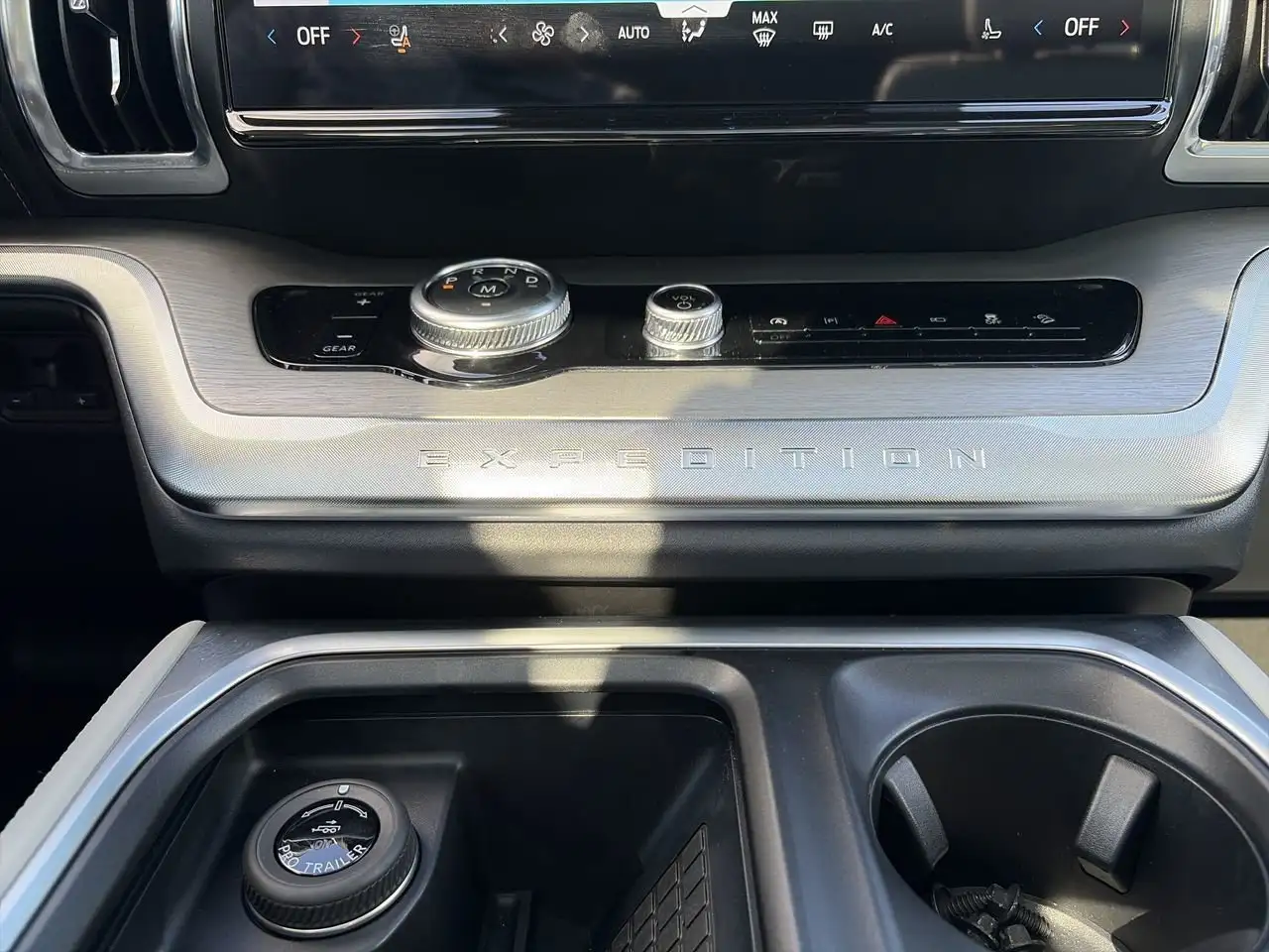 Ford Expedition - Image 33
