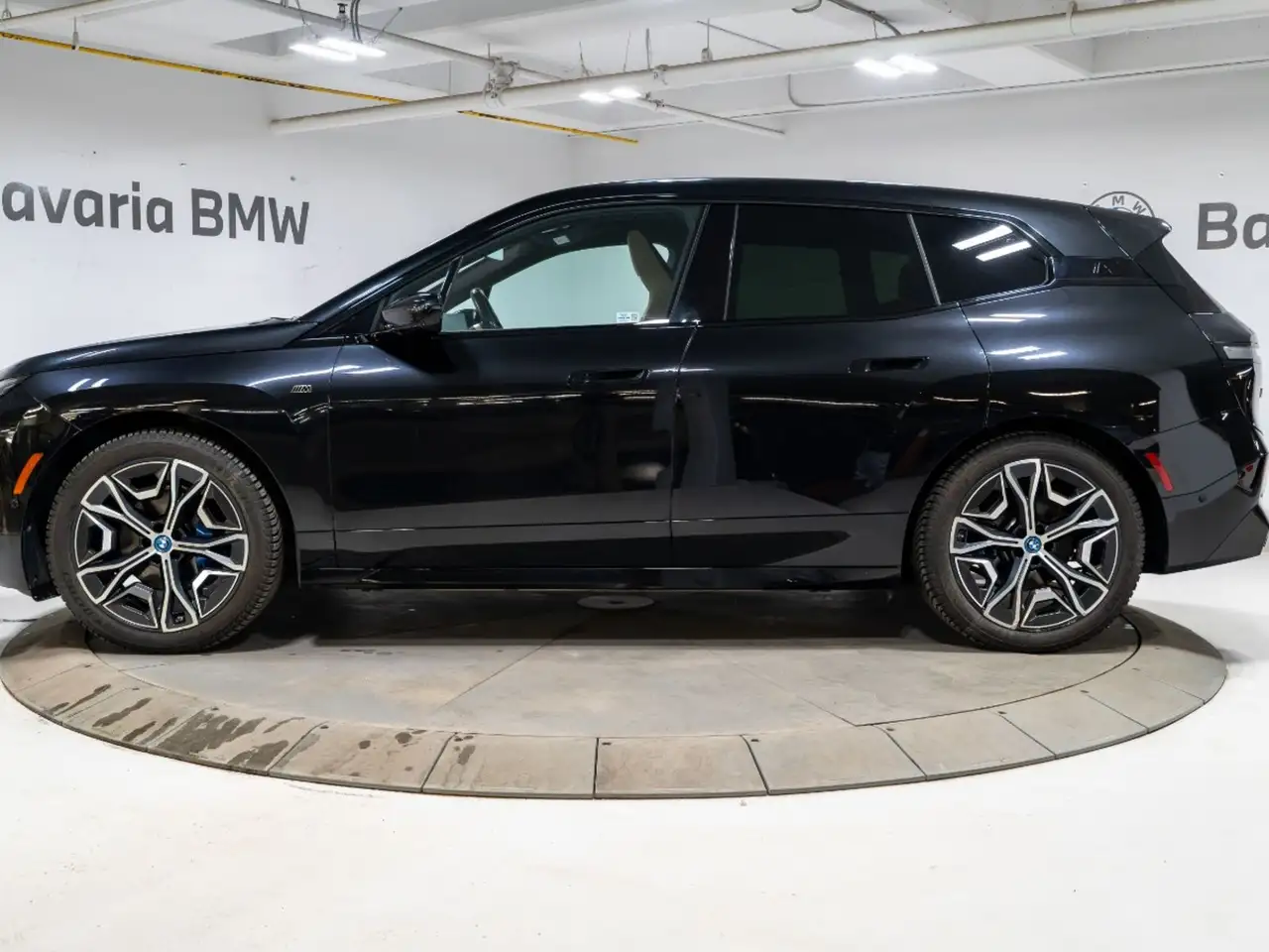 BMW iX - Image 2