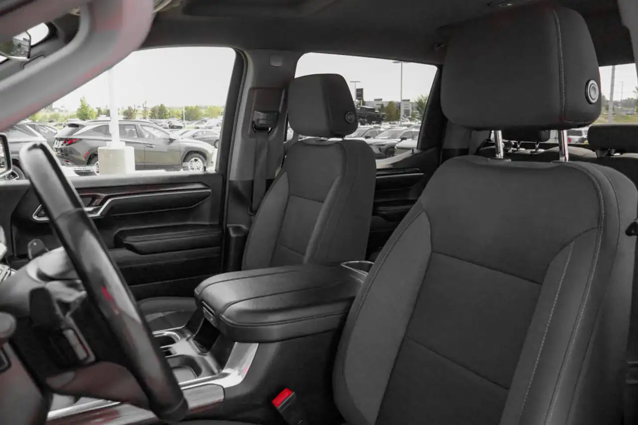 Chevrolet Silverado 1500 - Image 30