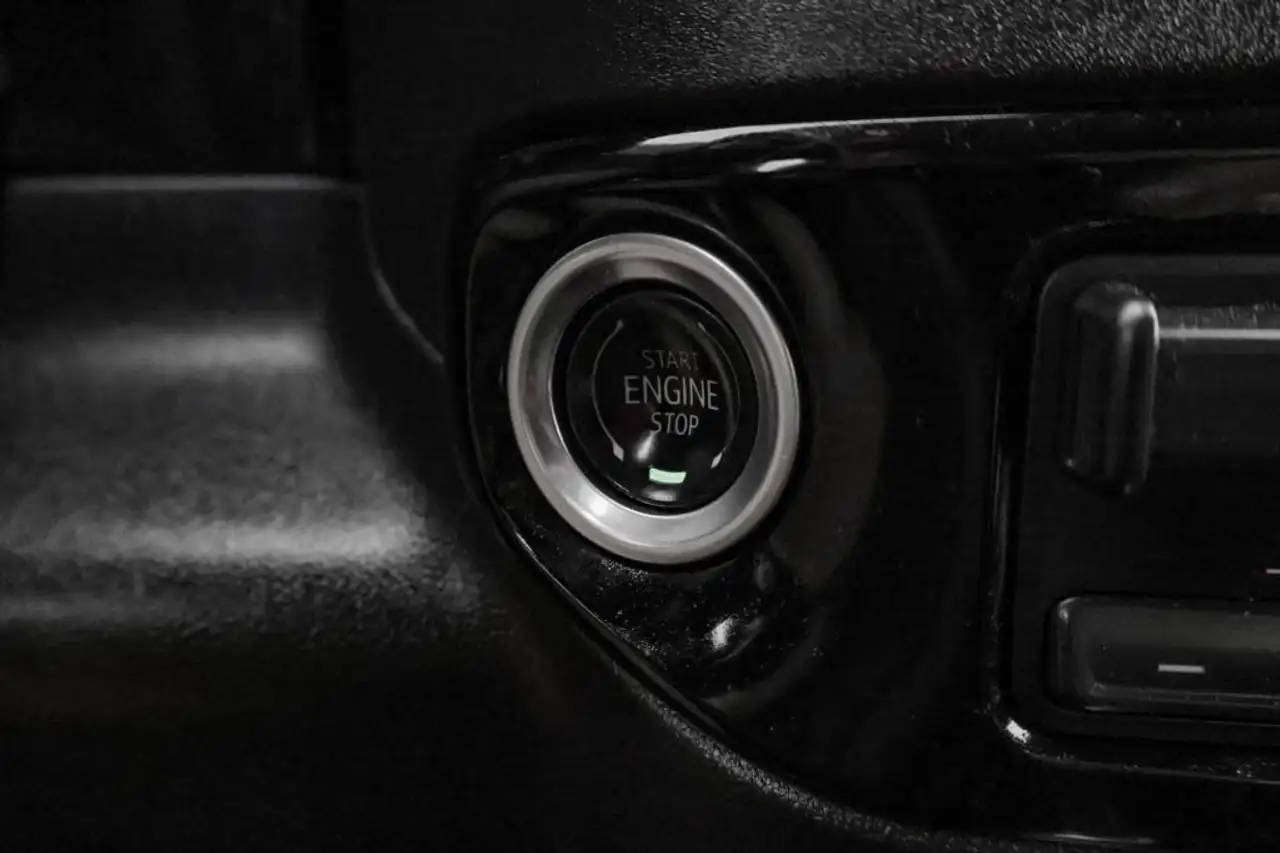 Chevrolet Silverado 1500 - Image 23