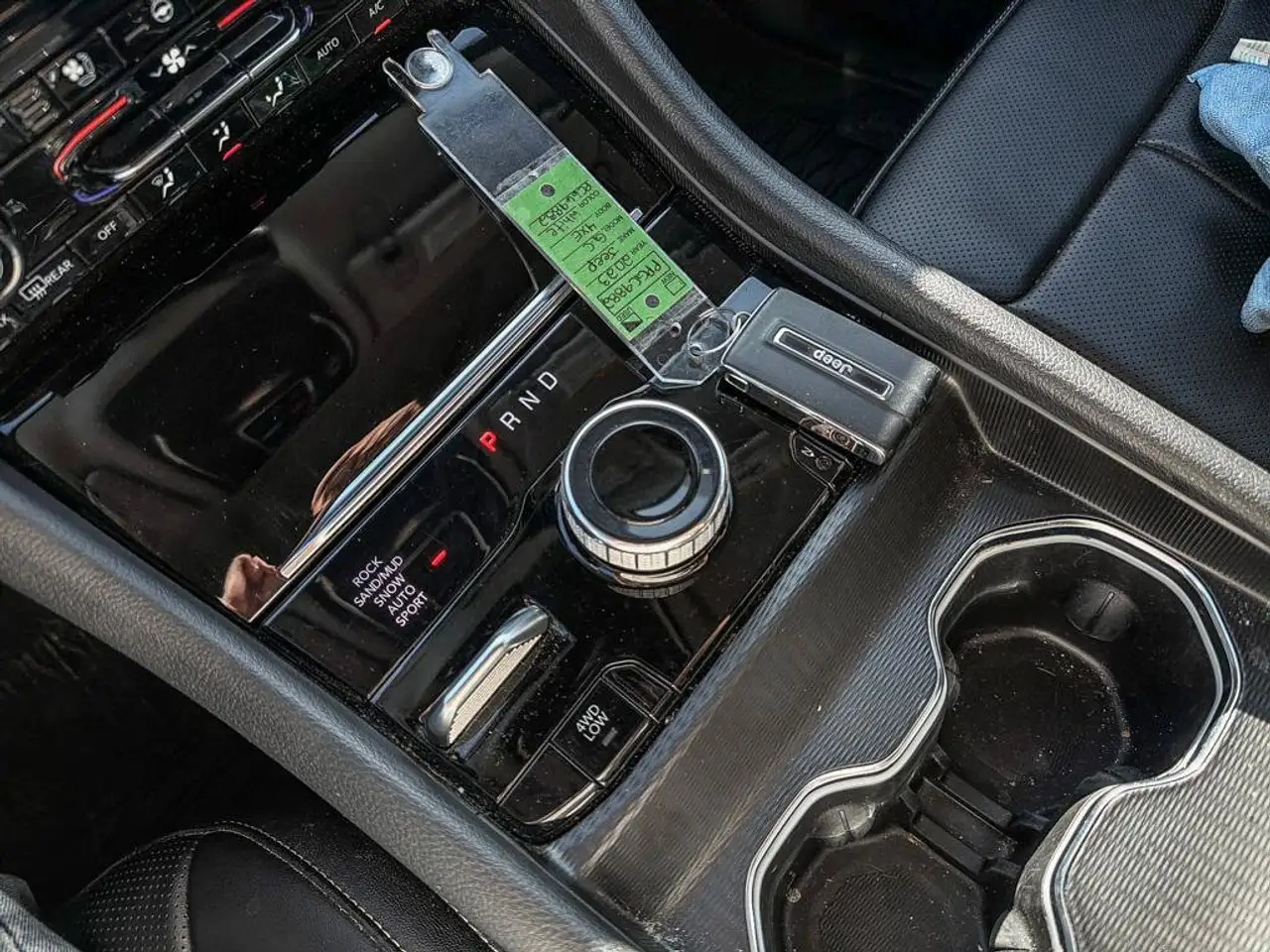 Jeep Grand Cherokee - Image 22