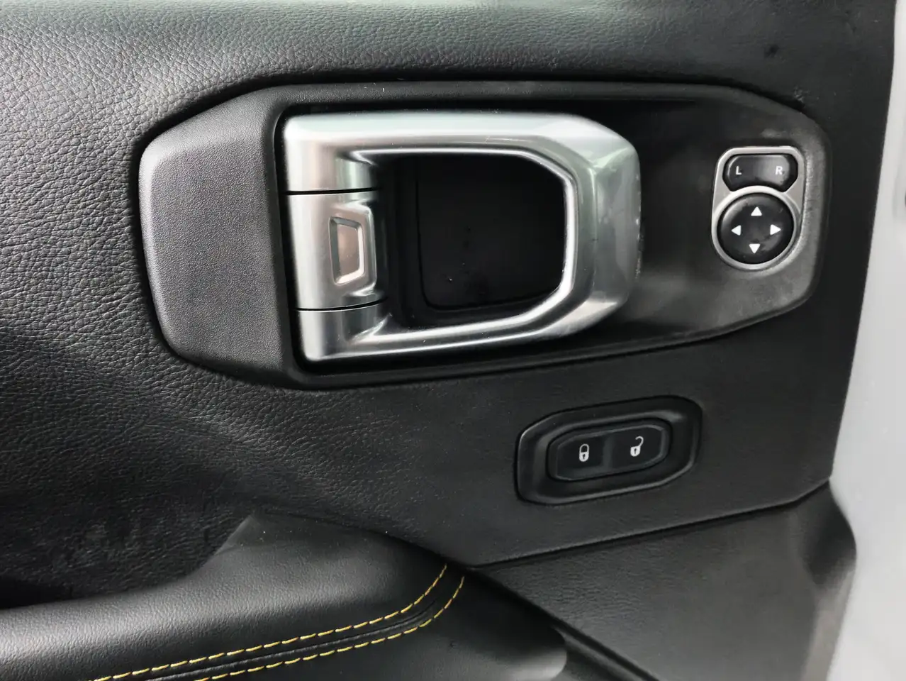 Jeep Wrangler - Image 23