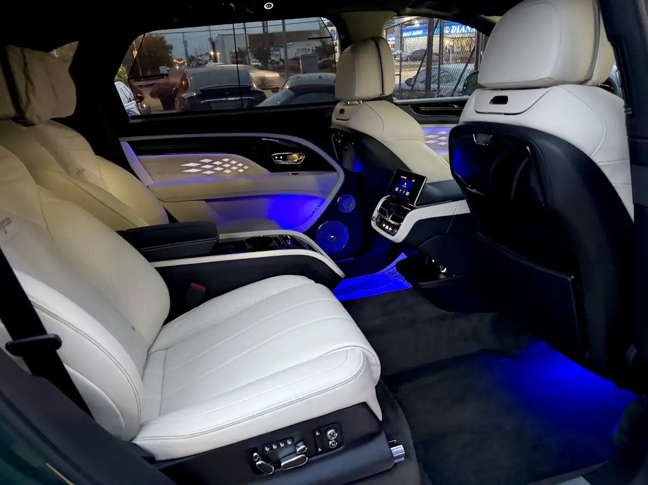 Bentley Bentayga - Image 22