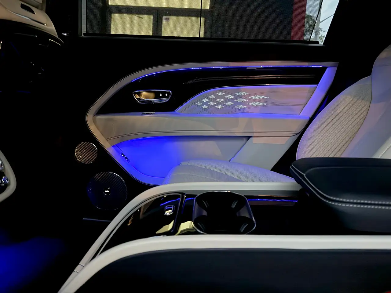 Bentley Bentayga - Image 15