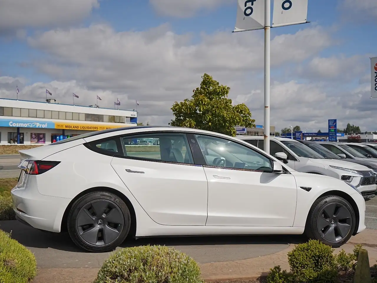 Tesla Model 3 - Image 5