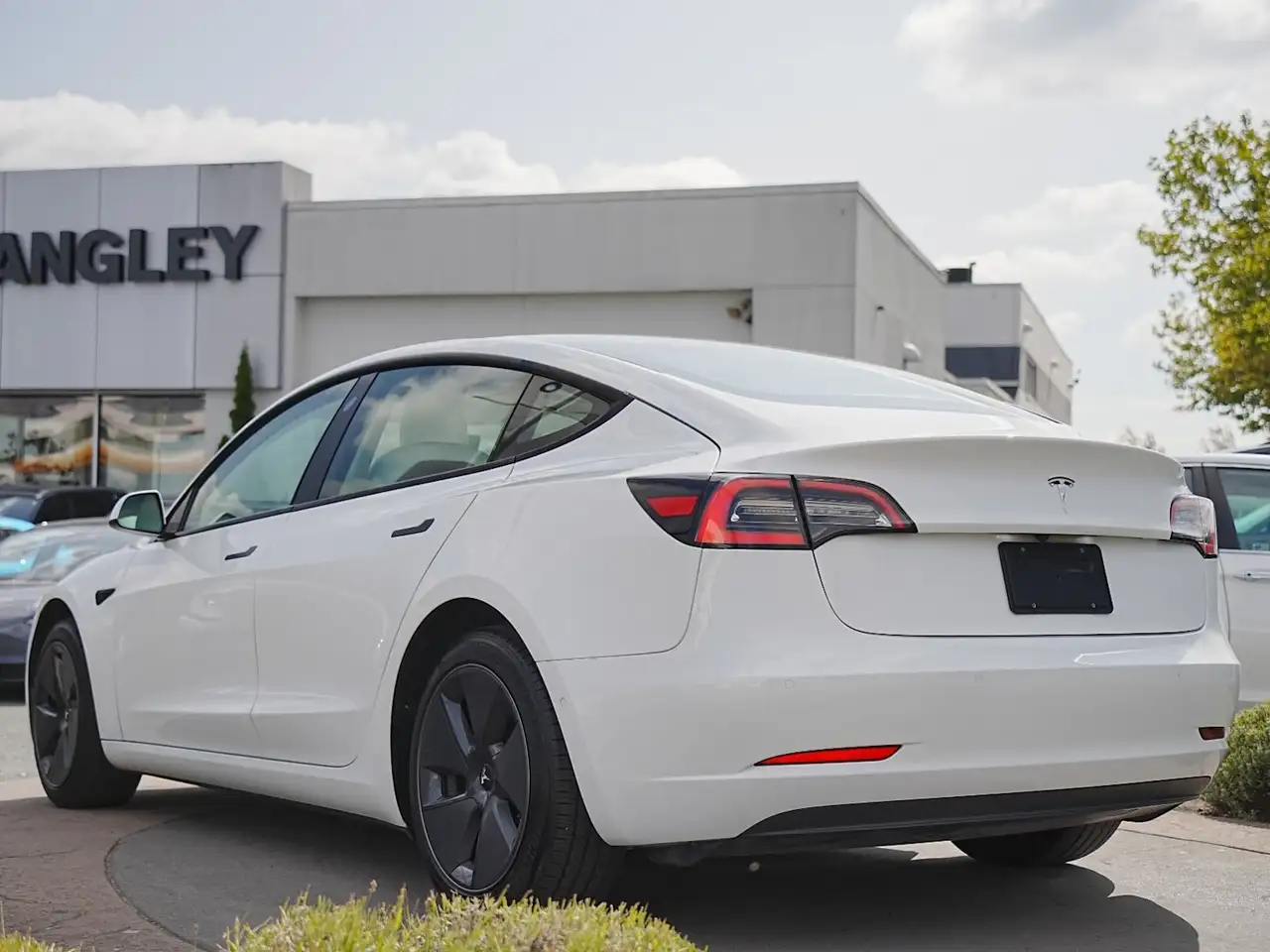 Tesla Model 3 - Image 8